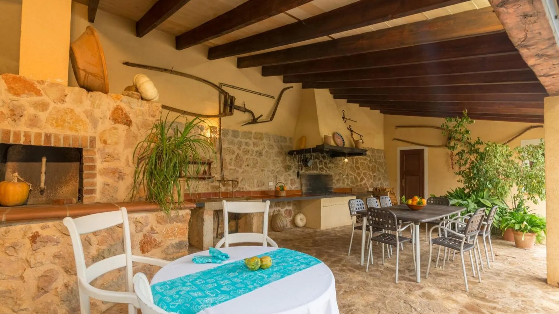 Country House For 9 Guests, Búger