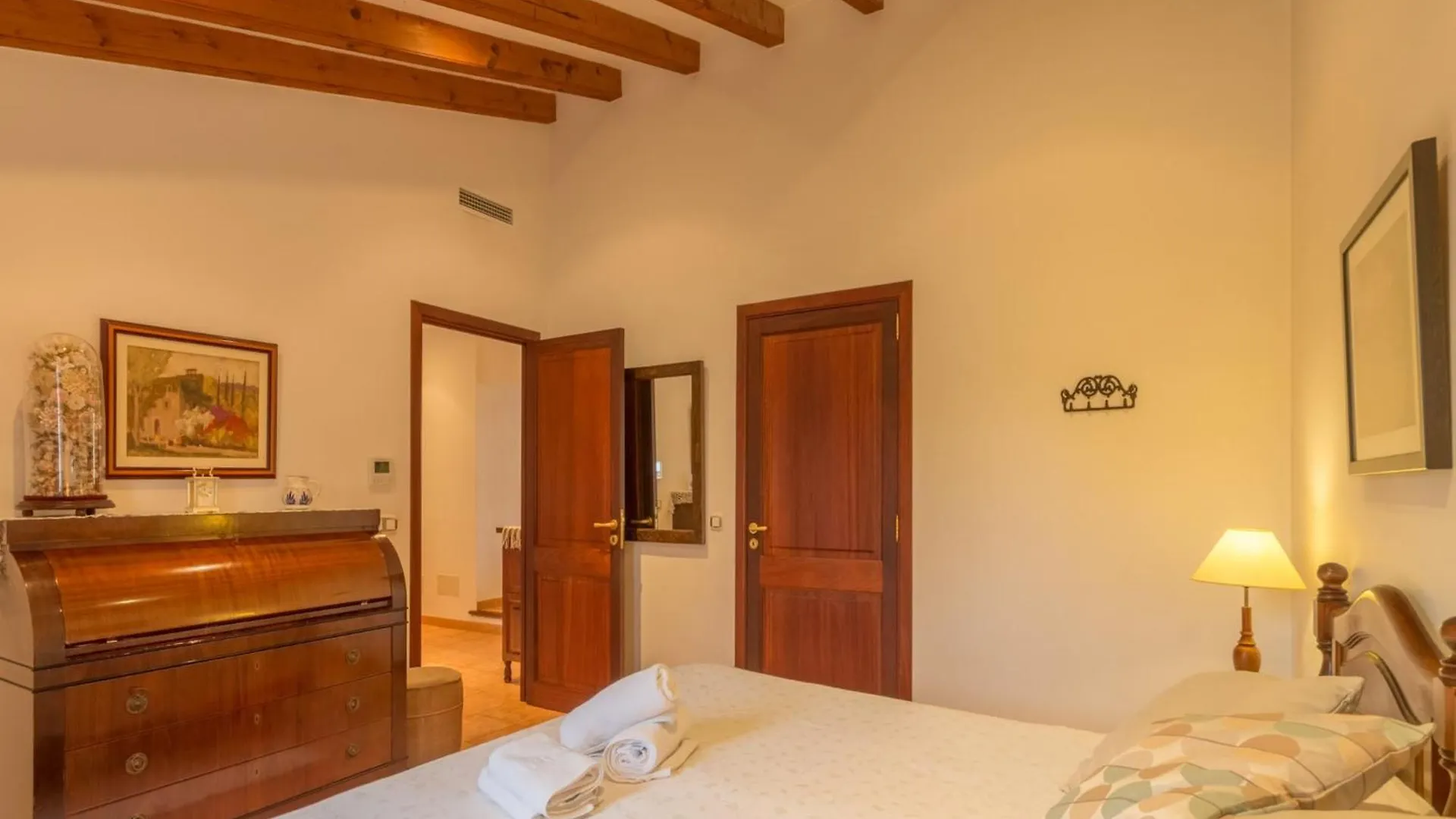 Country House For 9 Guests, Búger