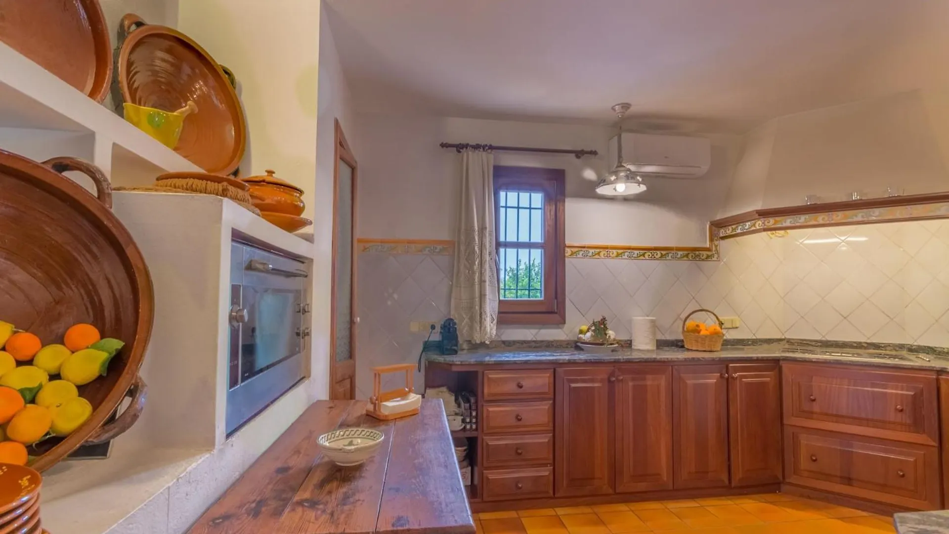 Country House For 9 Guests, Búger 0*,