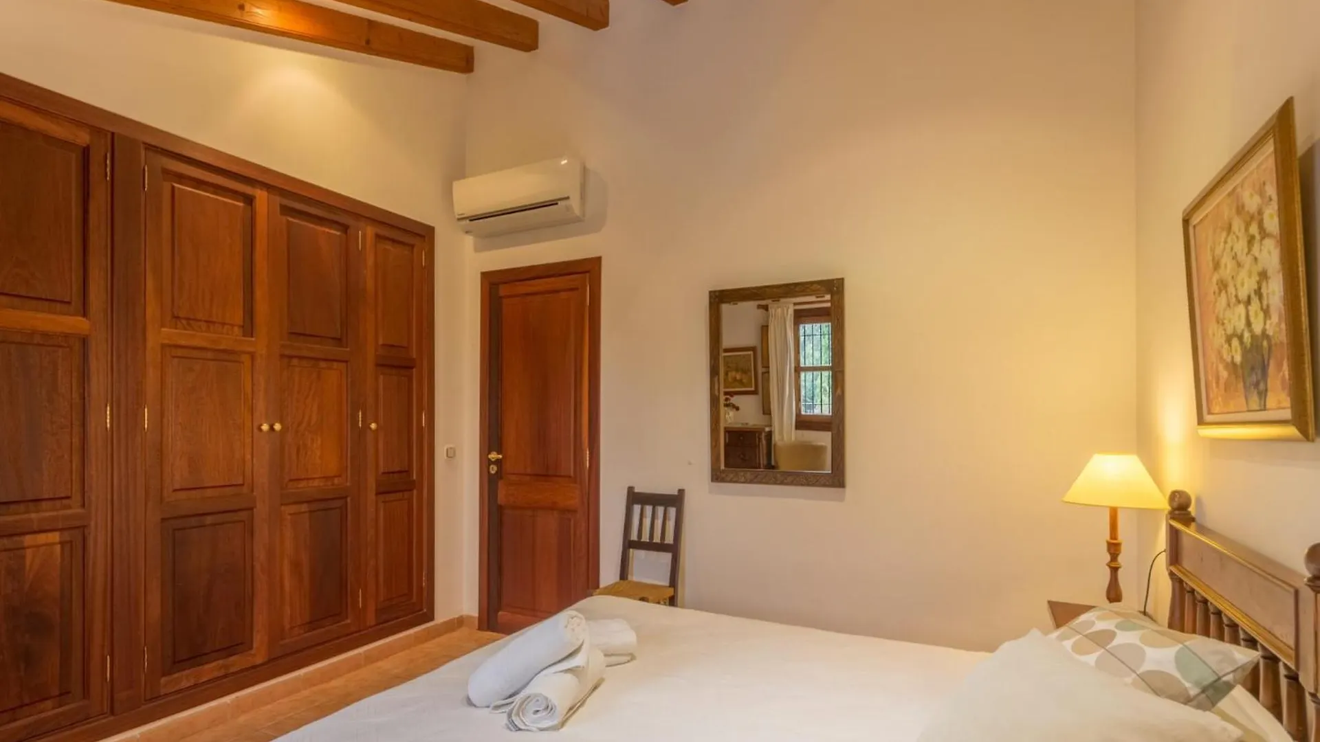 Country House For 9 Guests, Búger