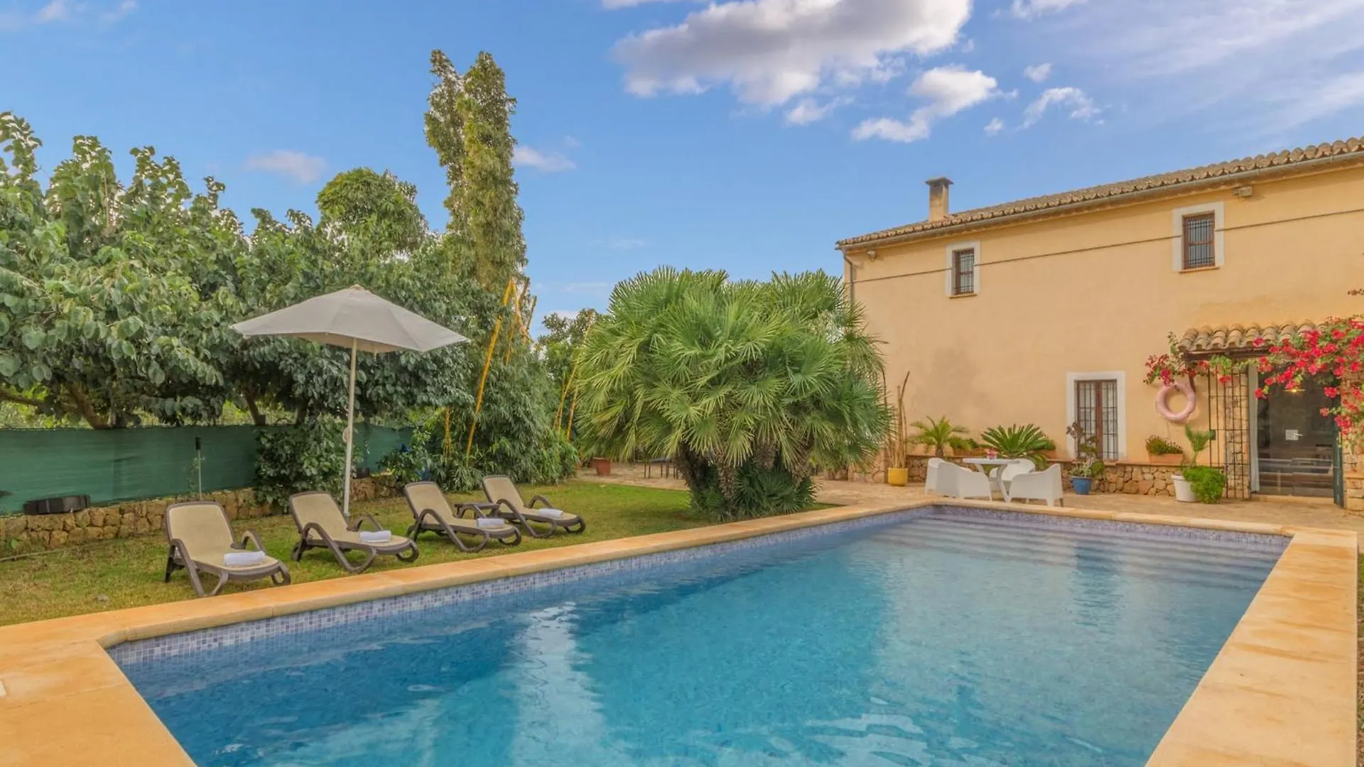 Country House For 9 Guests, Búger Dom wakacyjny